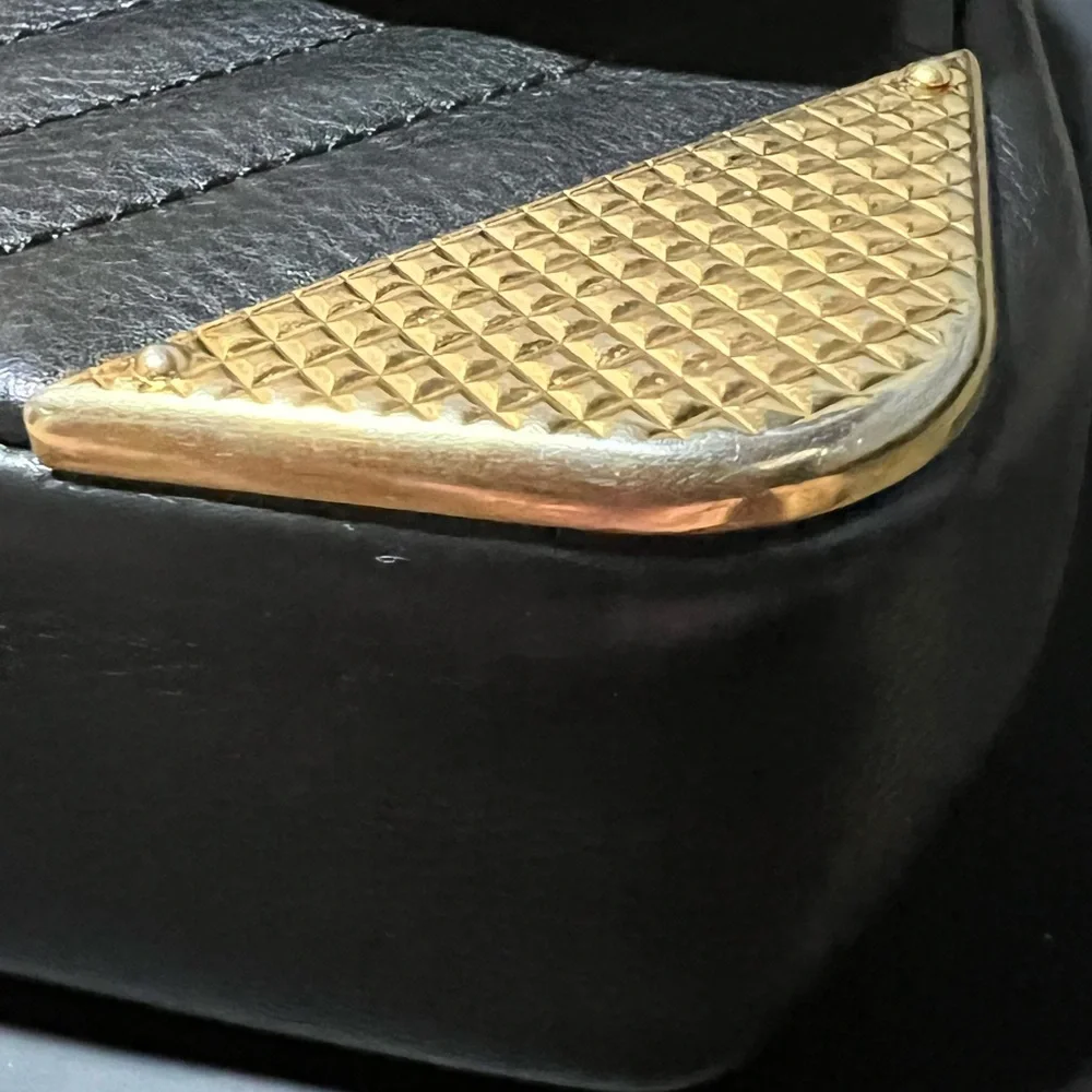 Chanel Chevron Rock The Corner - Picture 11 of 16